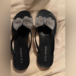 Size 7 Liliana rhinestones flip flops with bows